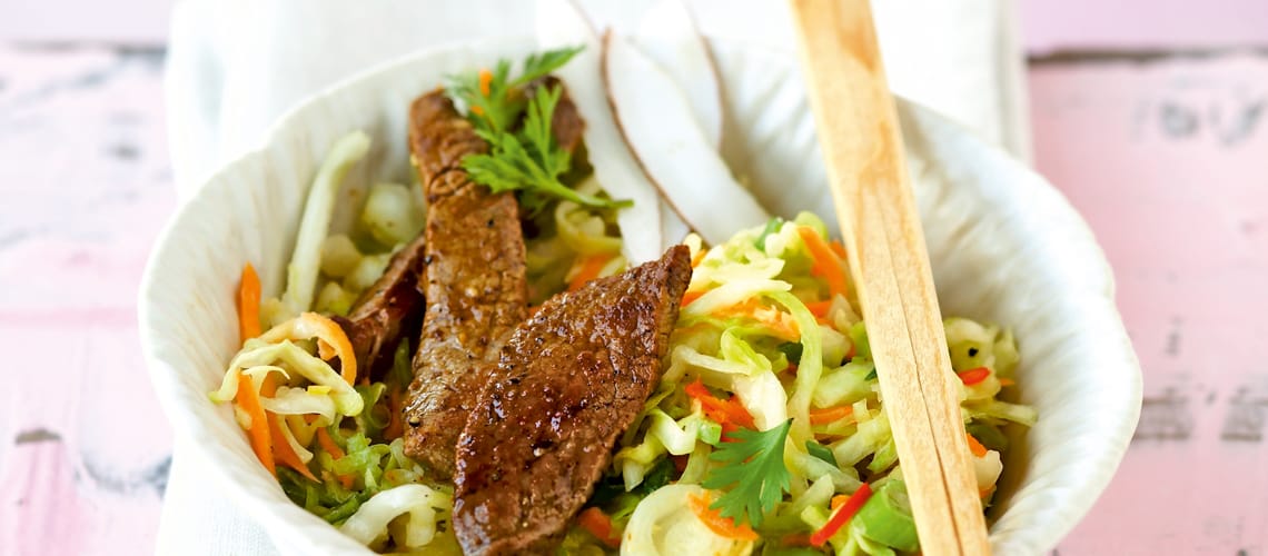 Asia-Krautsalat mit Steakstreifen